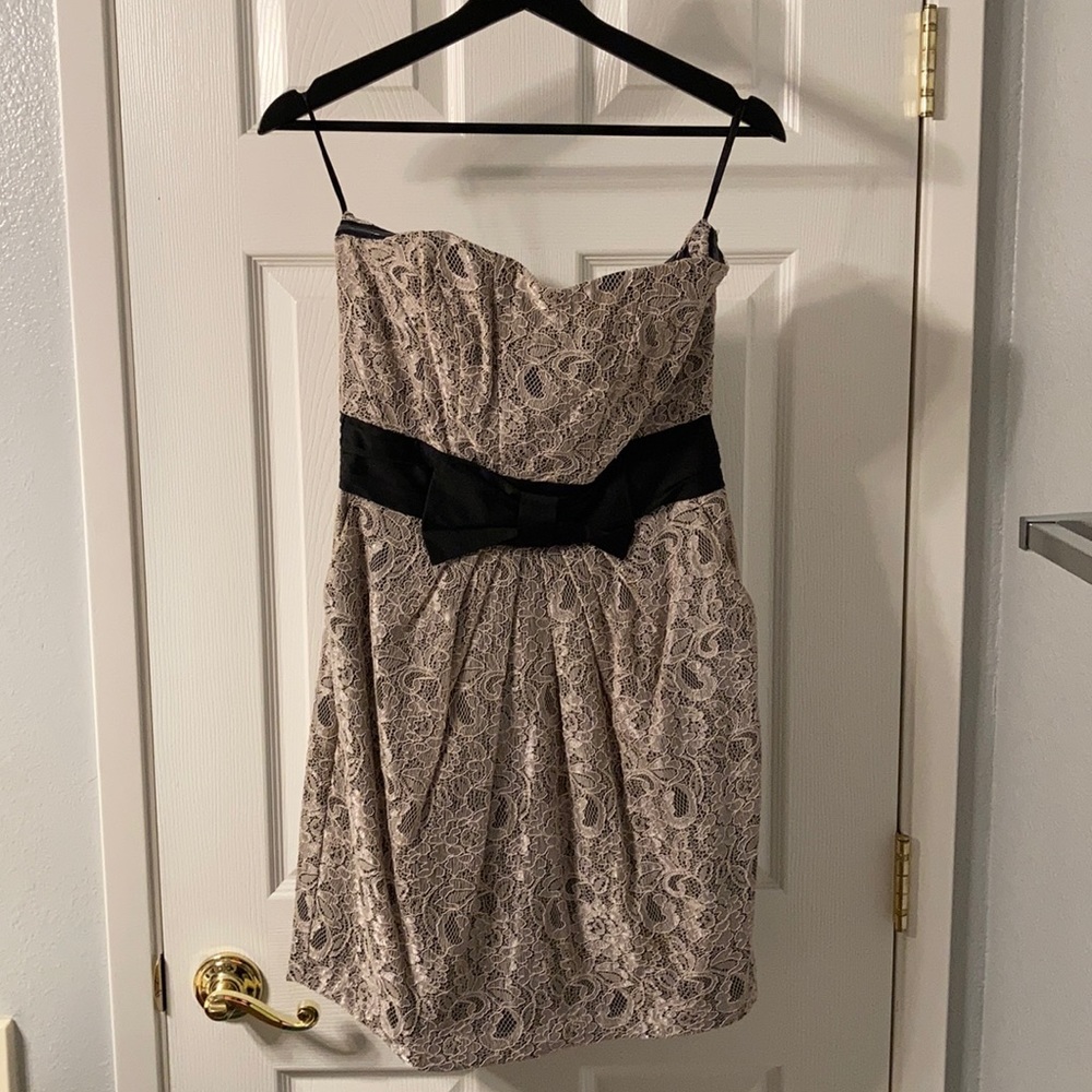 Like New H&M Strapless Lacy Cocktail Dress